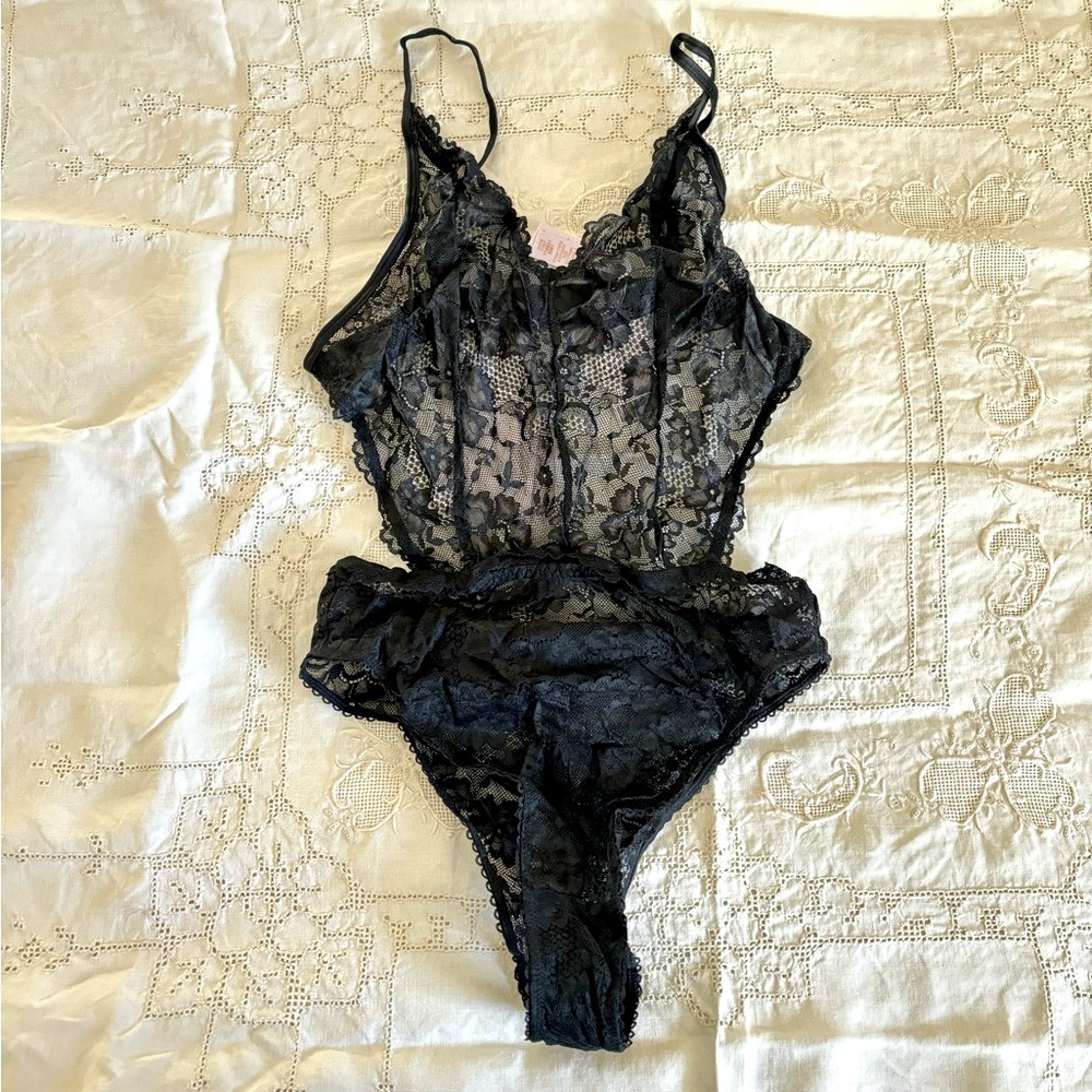 NWOT Savage X Fenty Lace Bodysuit